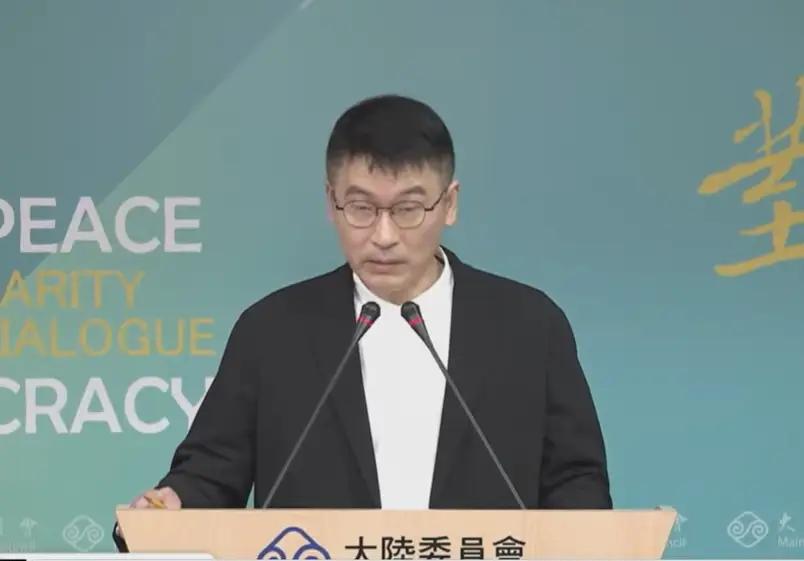 台陆委会提醒沈伯洋别乱逃，有点意思？11月13日，台陆委会发言人梁文杰提醒沈伯洋