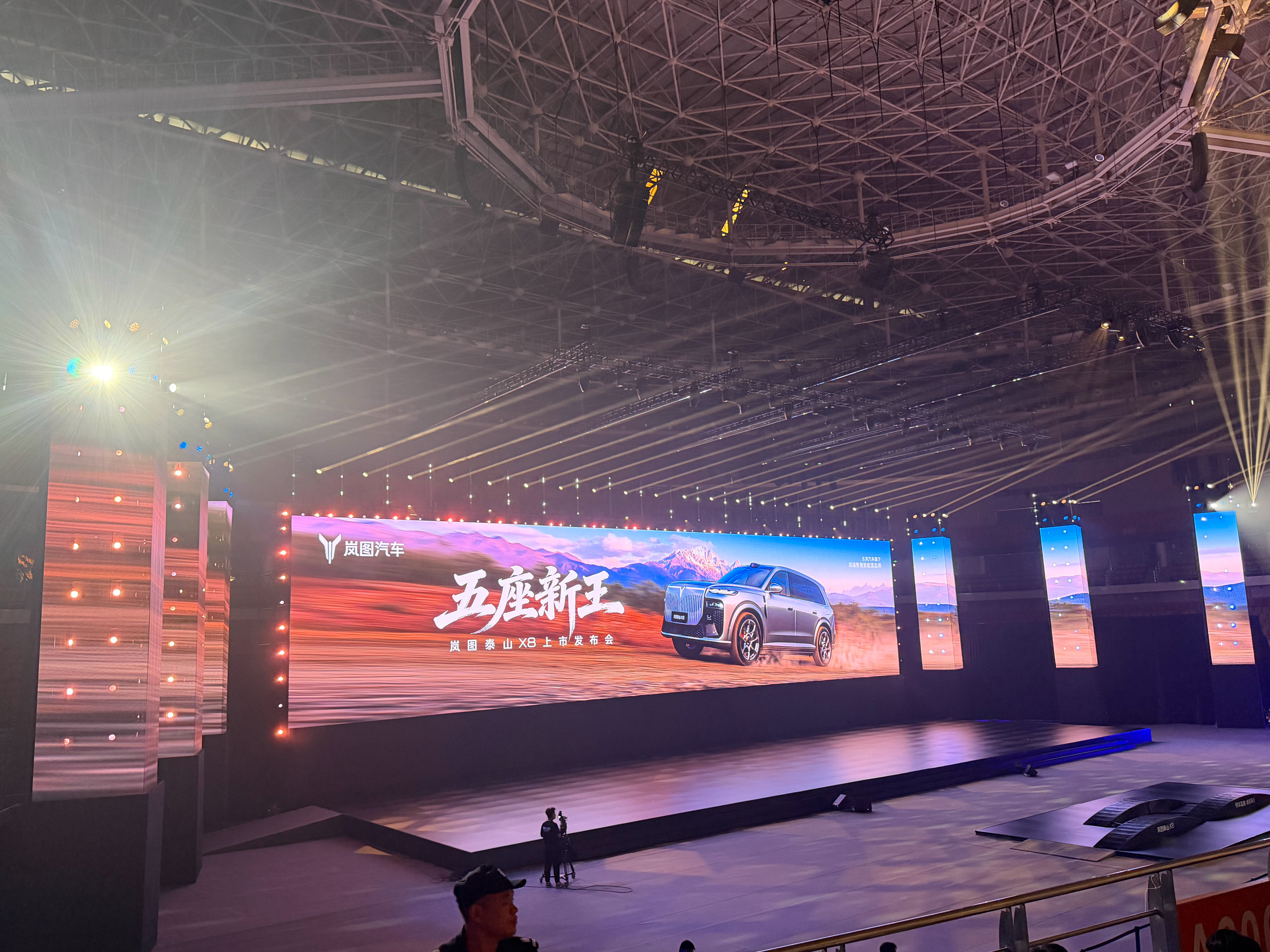 今天真的赶早上拉萨10点半航班我8点40出门，到机场9点50，安检完10点，到了