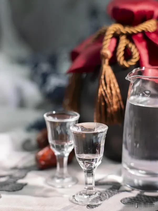 男人成不成熟，我看和爱不爱喝白酒没有关系。虽然我也爱喝白酒。
个人感觉白酒味道纯