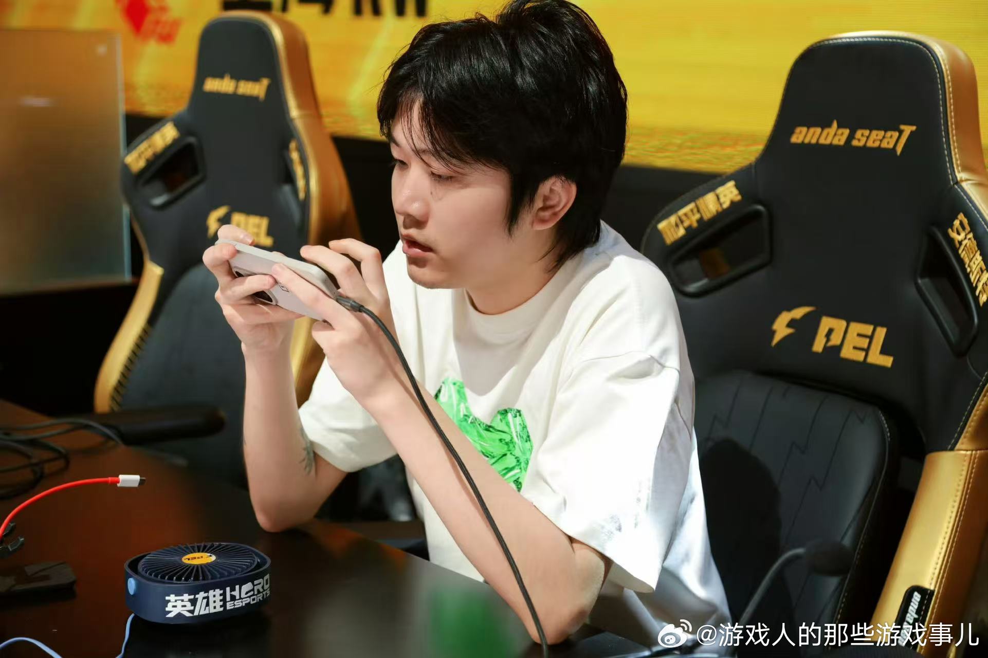 NV海岛两连鸡77H二连MVP海岛赛场火力全开！NV连下两城收获两连鸡，运营拉扯