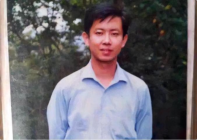 “我宁死也不道歉！”在乡镇执教19年优秀教师，在亲吻自己儿女后，来到长江大桥纵身