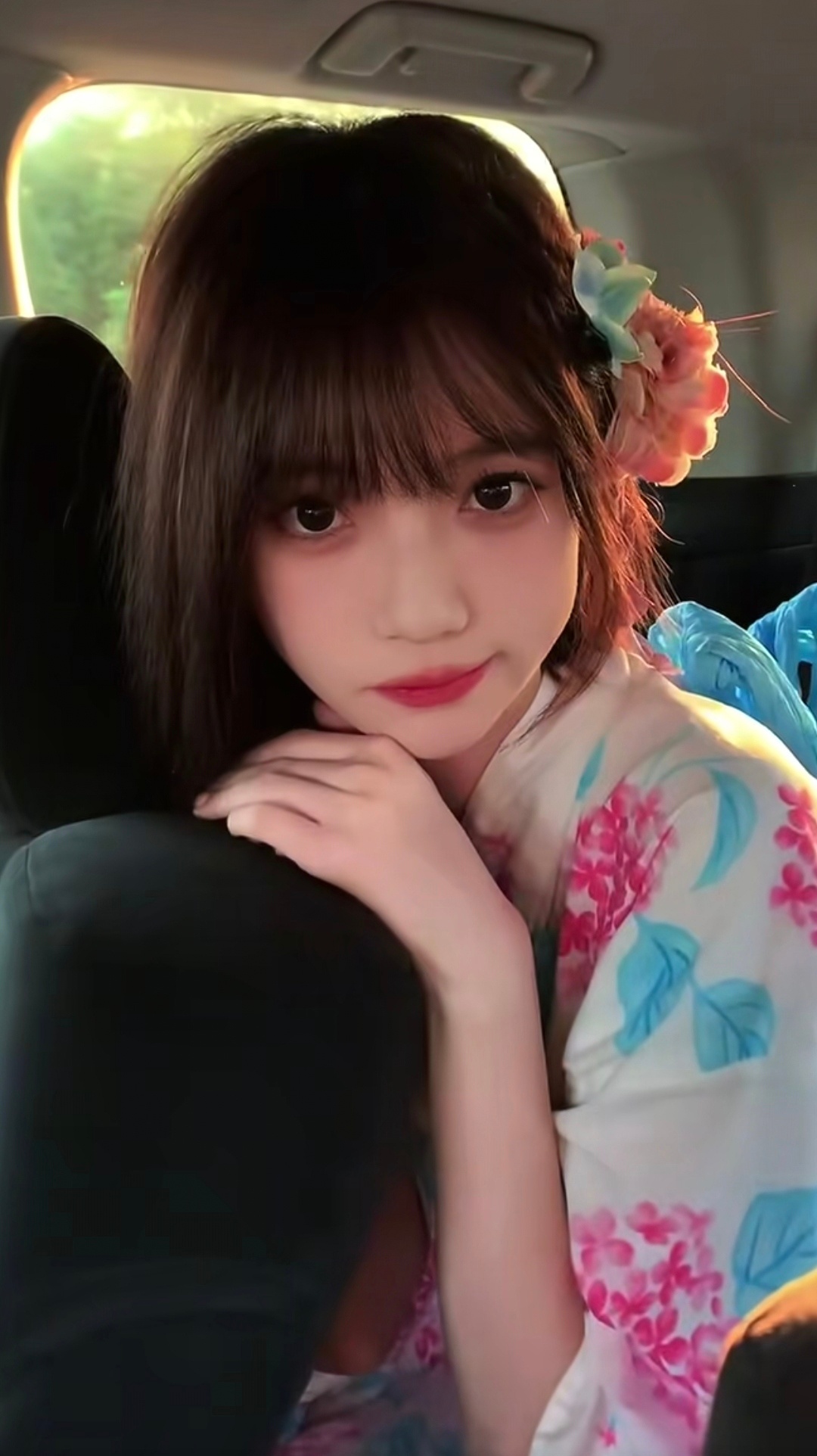 明明是个四川女孩 为什么老喜欢穿和服 
