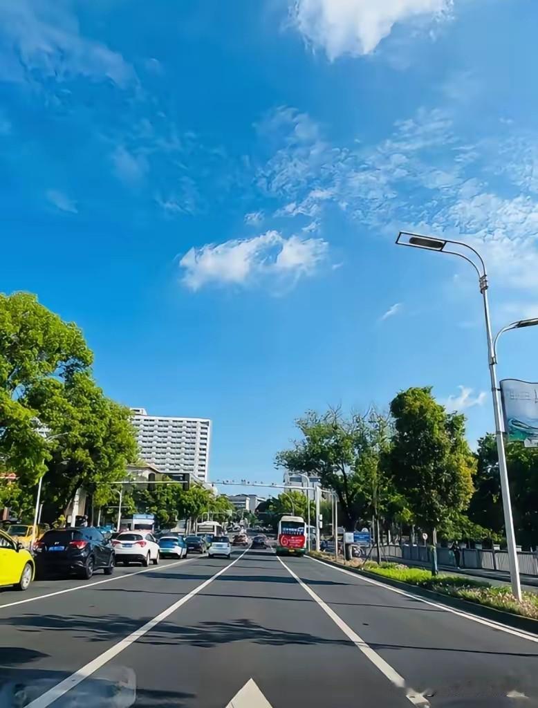 今天就是8月4号了。
我奉劝各位一句：从中午到下午四点之前，能不出门，就别出门。