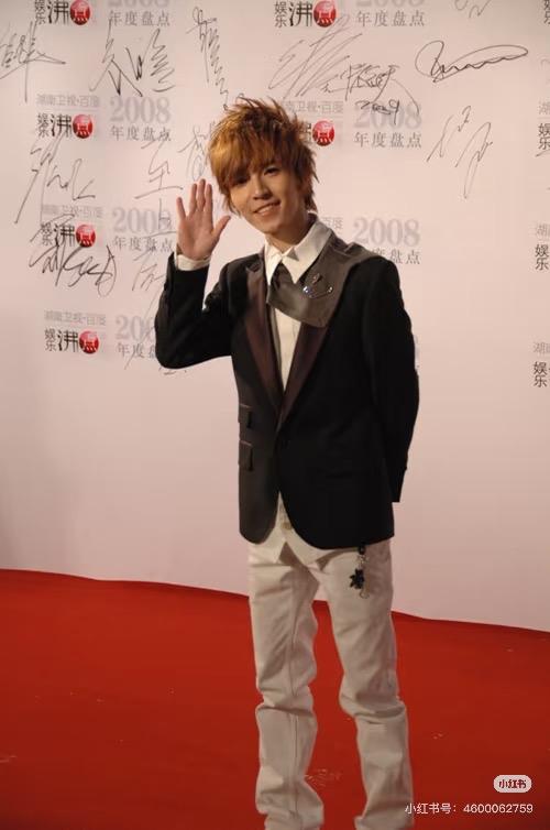 郭敬明是真敢扛呀！他脸皮也太厚了。十五年靠抄来的东西赚了十几个亿，法院判赔21万