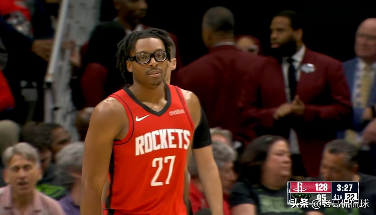 火箭悍将克劳福德真是给机会不中用啊！在今天火箭客场以134：102战胜鹈鹕的比赛
