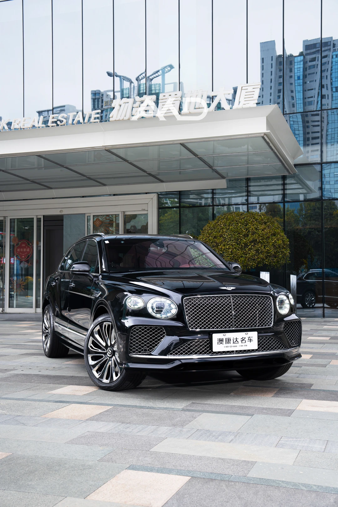 宾利添越，成就每一程奢适抵达。