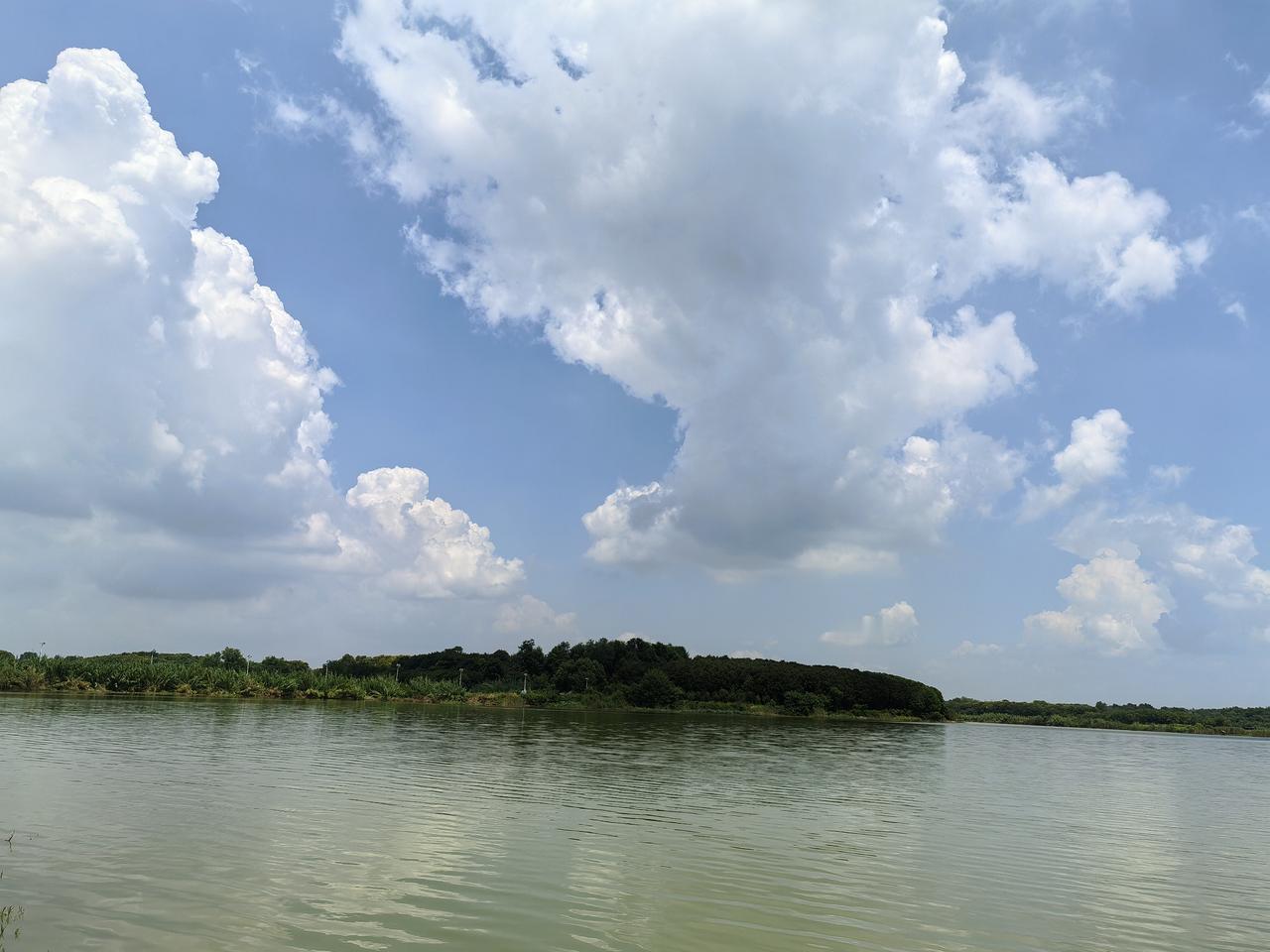 梁子湖上美丽的云彩