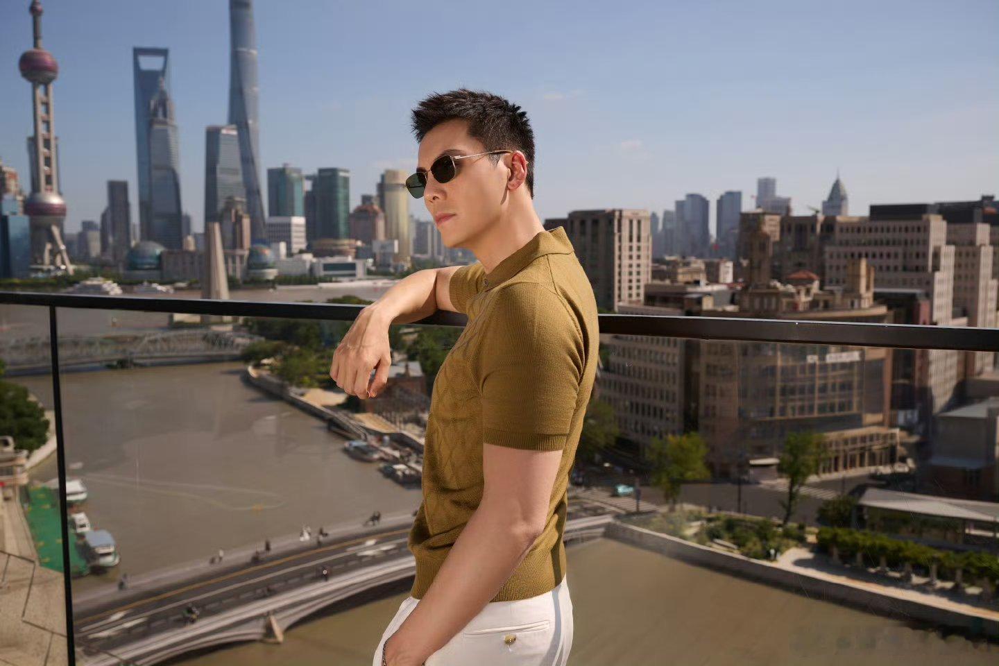 陈伟霆带着电梯神图又杀回来了好命哥还回家吃饭吗帅成这样 