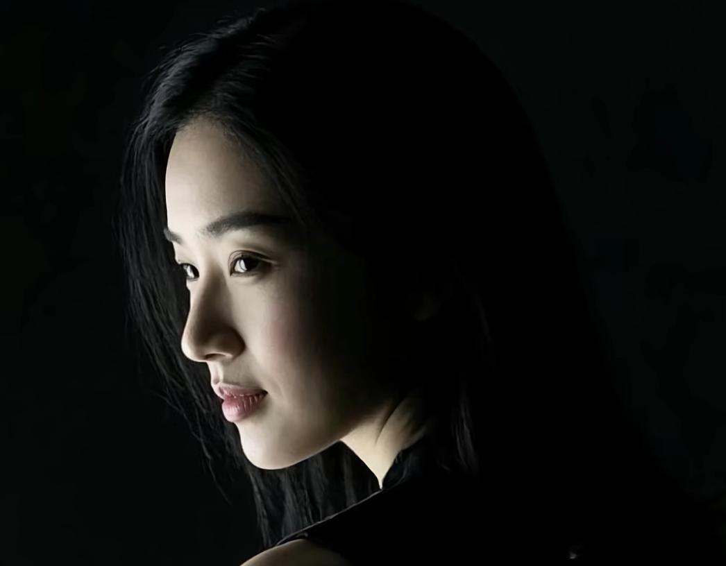 洋洋高锐、爱你，一万年也不够◎午夜……才能放心把你从梦中拿出来放在闺房里欣赏◎你