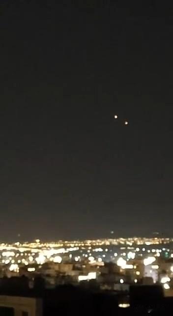 伊朗革命卫队：弹道导弹袭击了位于约旦的美国步兵基地“蒂布廷营”，大量美军抵达“达