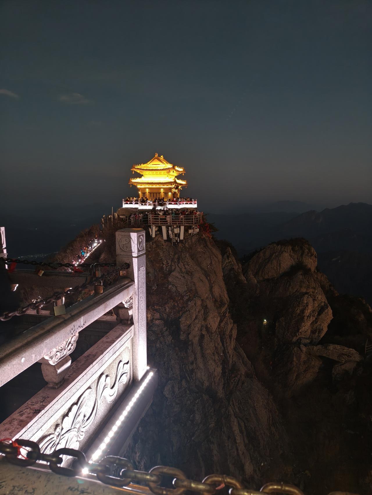 小登太疯，老登太难，中登上场，持股过节？
年报一季报落幕，几家欢喜几家愁！

小