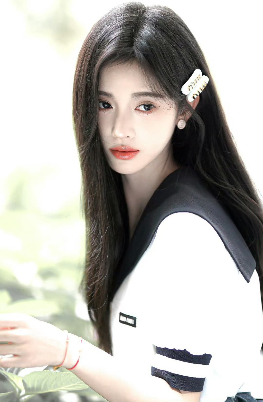 鞠婧祎杨采薇 ❤️鞠婧祎韩菱纱 ❤️眼泪是件温和的斗篷 帮我们抵挡世界的寒意