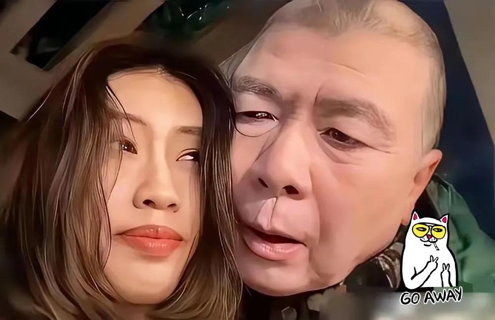 68岁老男人一把死死搂住19岁少女的脖子，侧着脸把面颊紧紧贴在一起磨蹭，半天不肯