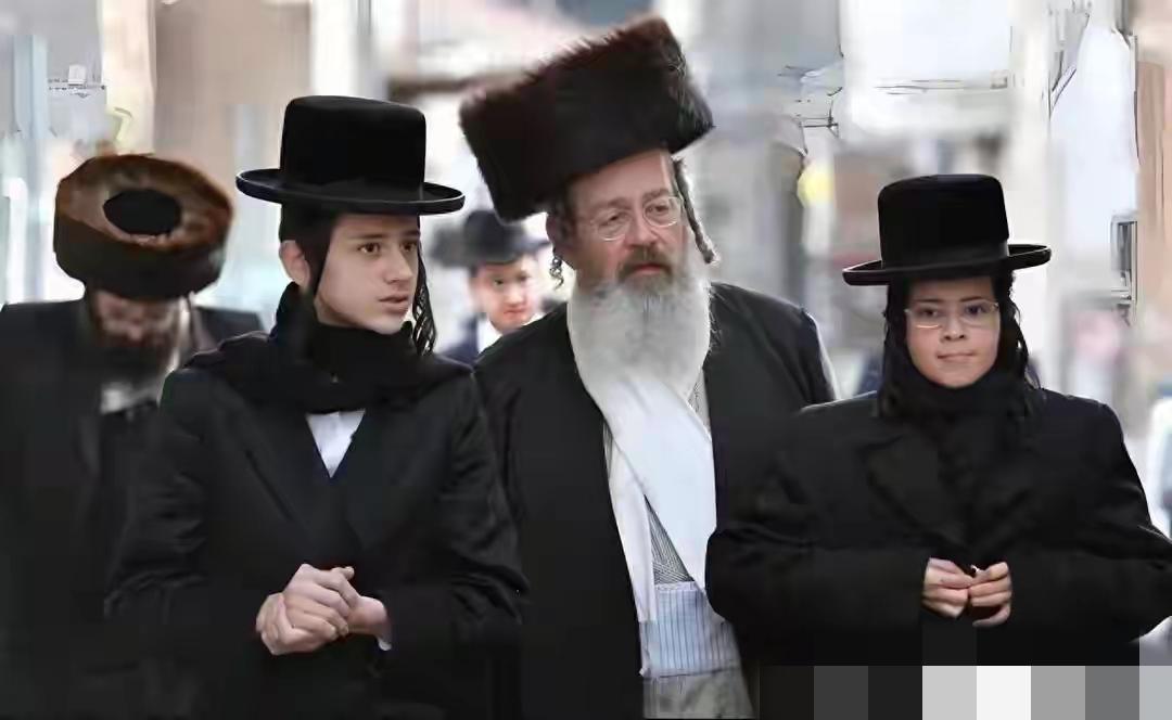 凭什么中国人不敬畏我们犹太人？
 这个问题要是放在别的国家，可能会引发一场严肃的