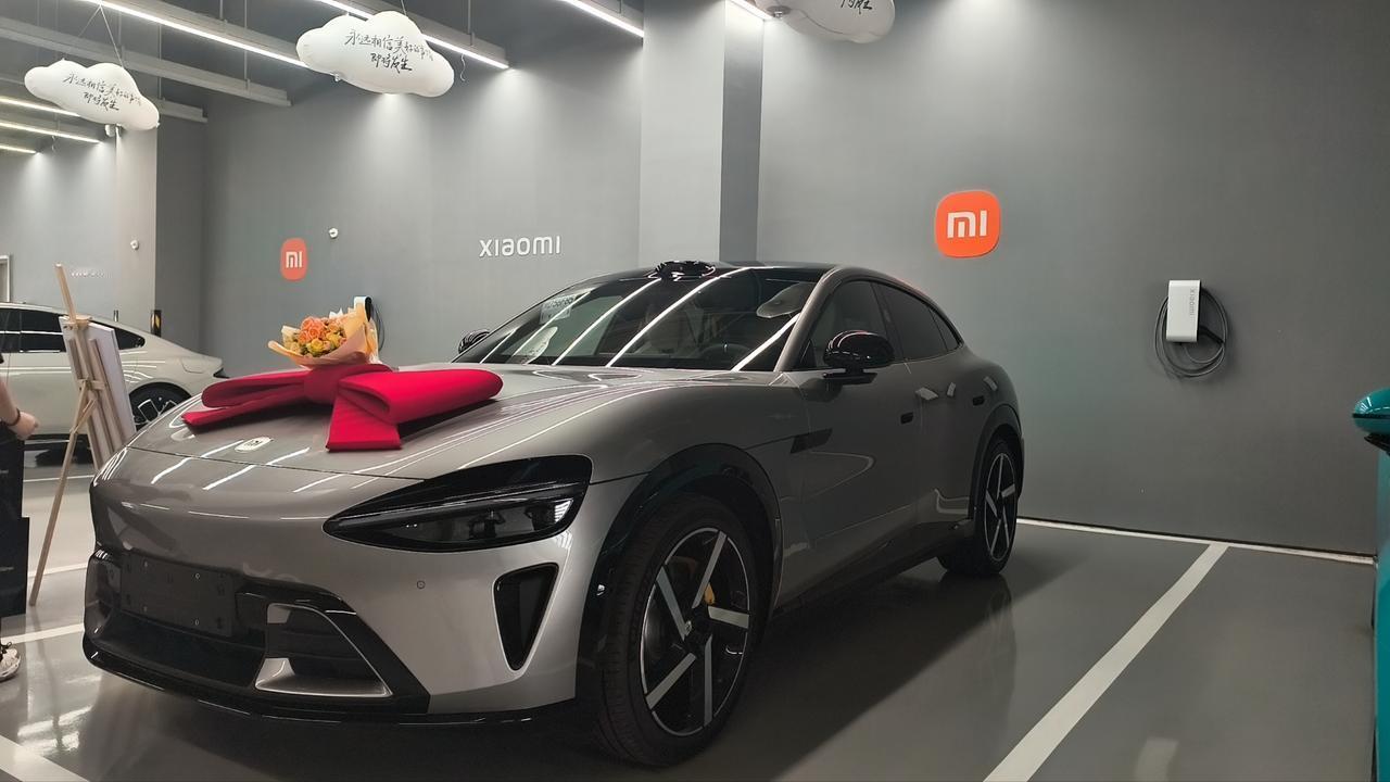 底盘整、配置高！这小米YU7卖的好真有点说法
作为一个车圈守旧派，我本人对于新势