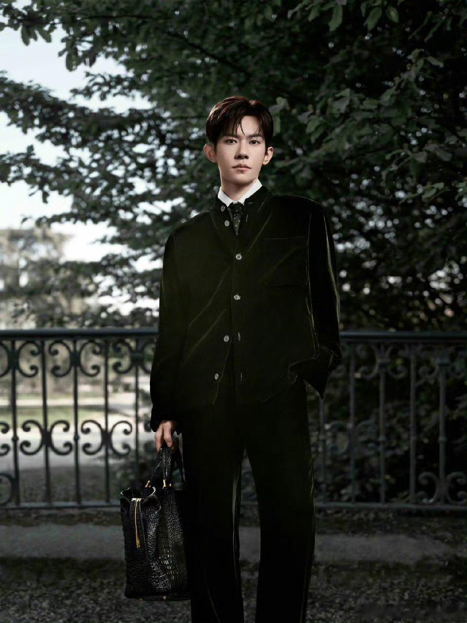 Emporio Armani 全球形象代言人易烊千玺出镜 ﻿EmporioArm