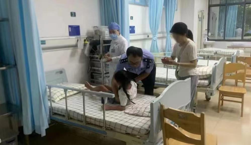 【云浮：“双节”假期的暖心警事，定格温情瞬间……】人民公安为人民，细微之处见真情
