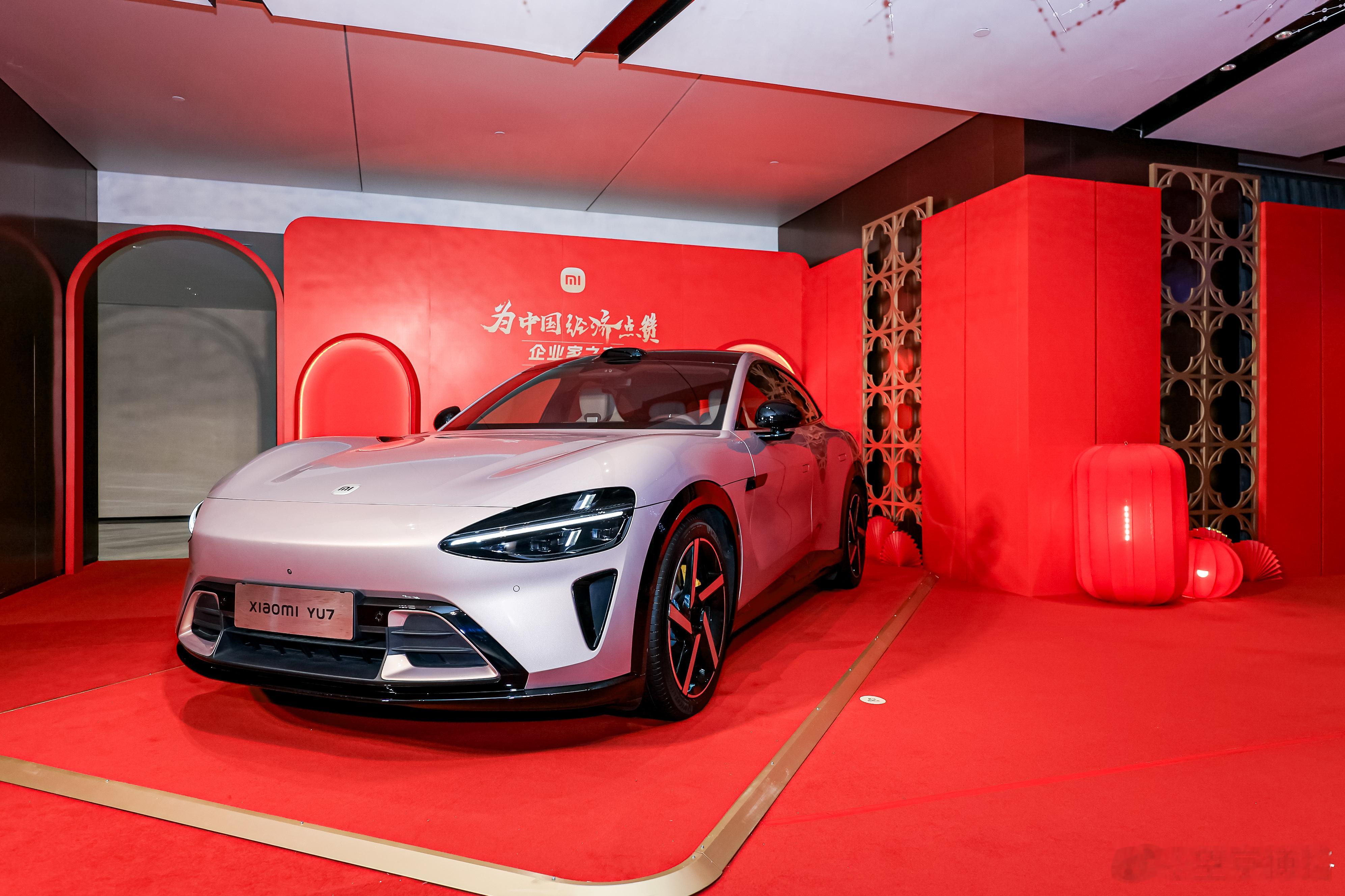 企业家之夜小米YU7实力圈粉 企业家们的出场能有多酷炫登堂入室：YU7以硬实力敲