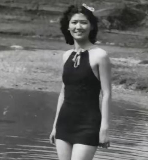 1914年，31岁的阎锡山，娶了14岁的小妾，结婚当晚，阎锡山对小妾说：“你躺下