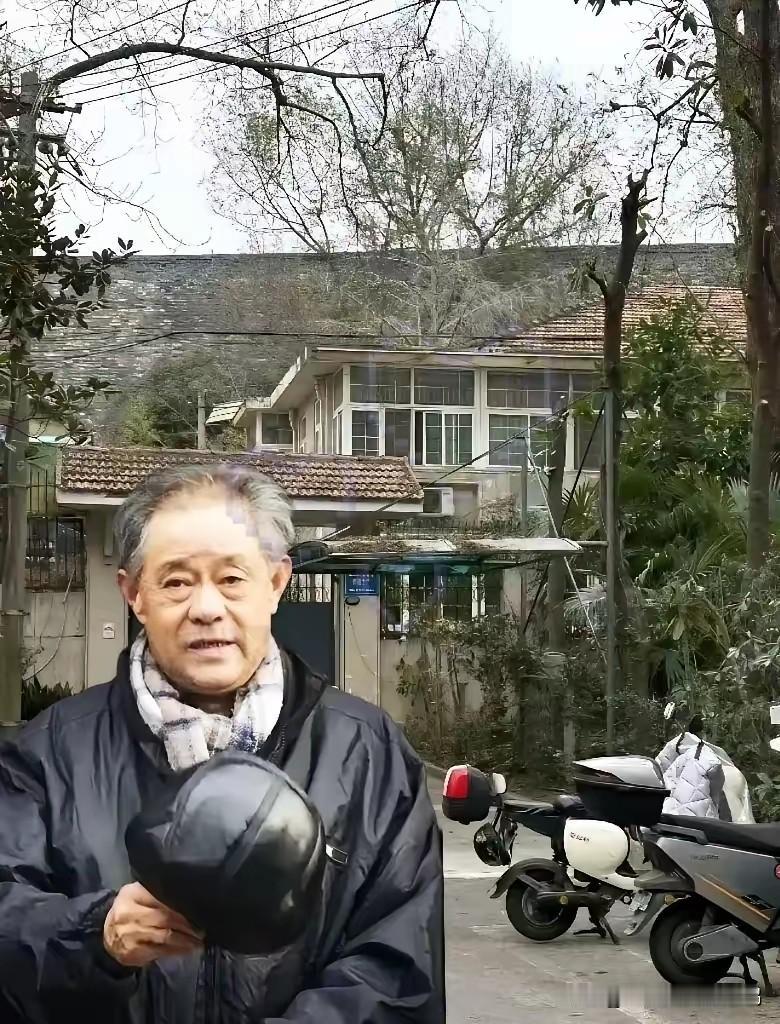 徐湖平的背景这下算是彻底兜不住了。
徐湖平的老爸是个老革命，1928年就入党了，