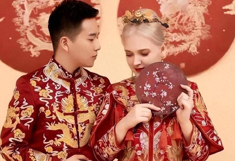 中俄通婚热潮疯涨！多少中国男人被网红美颜骗昏头仓促领证？俄罗斯姑娘藏不住的生理基