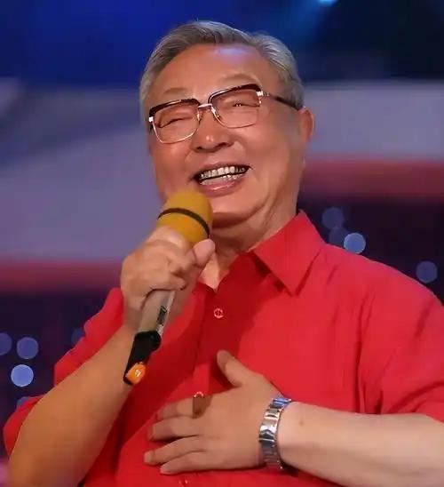 2017年，唐杰忠患癌离世，仅仅半年，妻子也紧跟着撒手人寰，万万没想到，老两口尸