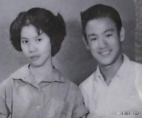 李小龙姐姐李秋源在美国离世，享年88岁
李香凝晒出父亲与姑母的珍贵合照以示悼念