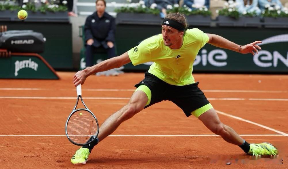 法网，男单八强已出2席，奥运冠军送油条，1位95后+1位05后晋级

1，小兹维