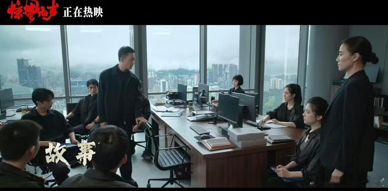 网友惊呼在惊蛰无声里看到他家没有悬浮的布景，只有烟火气里的极限拉扯，代入感瞬间拉