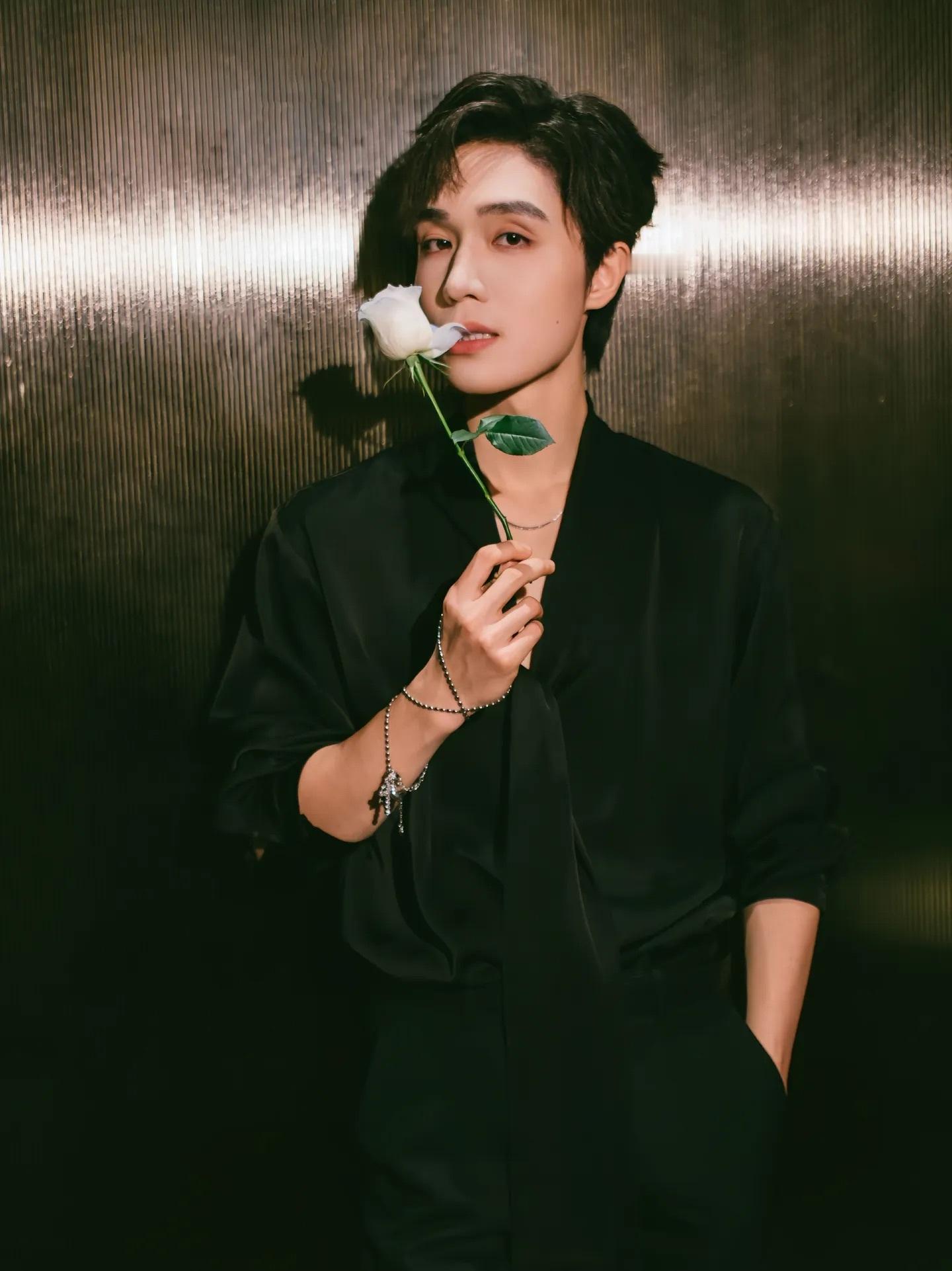 梁思伟丝滑黑白切换！ ​​​