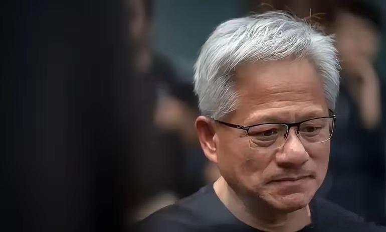 黄仁勋呼吁重启对华高端AI芯片销售：割裂加速技术分叉，合作方能稳住行业生态 近期