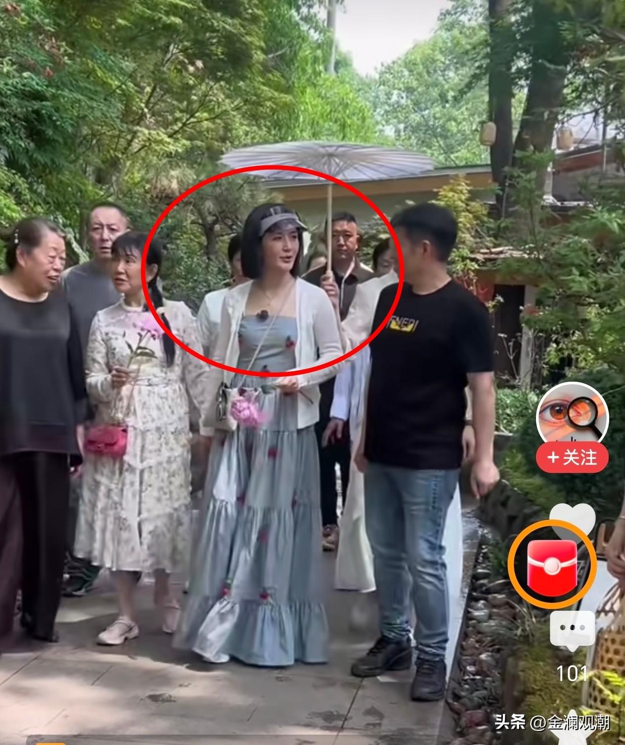 这是大明星吗？出门连打撑都不会了，硬是比特朗普都还牛！[大笑]
