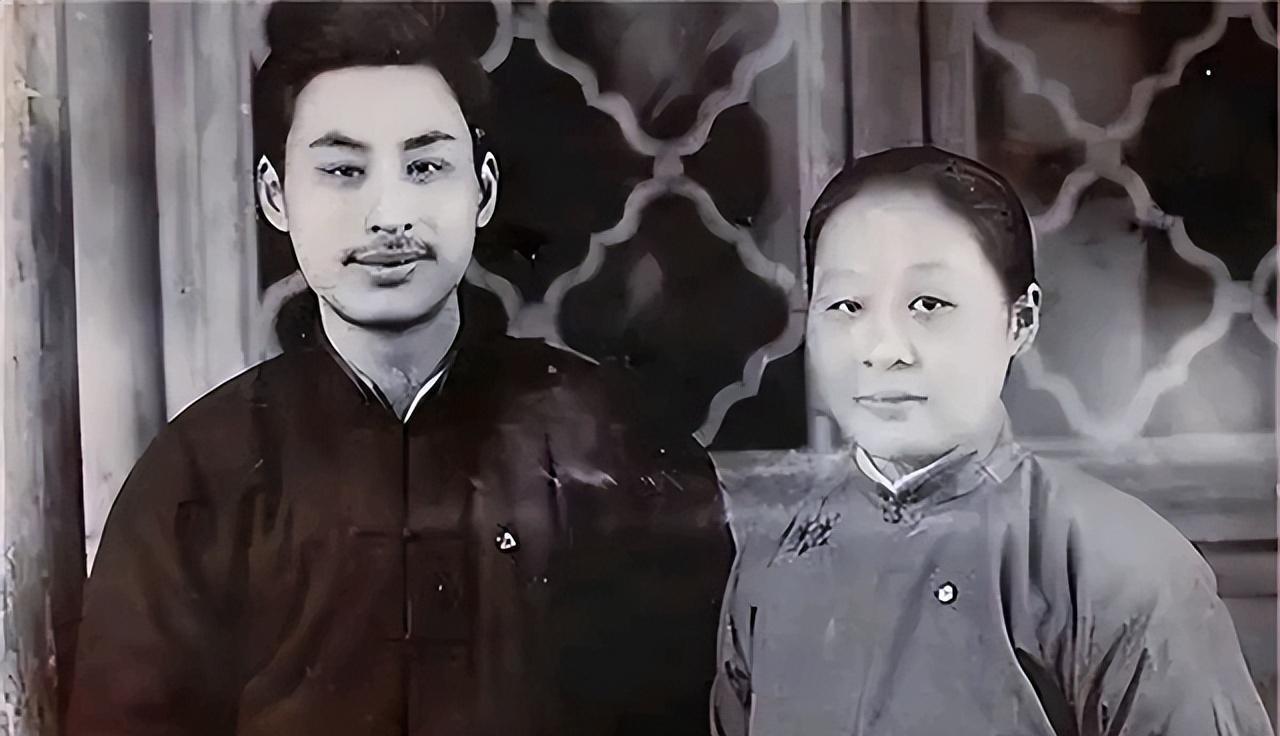 1957年，叶圣陶发妻去世。弥留时含泪叮嘱：“我走了，一定要再找一个女人照顾你。