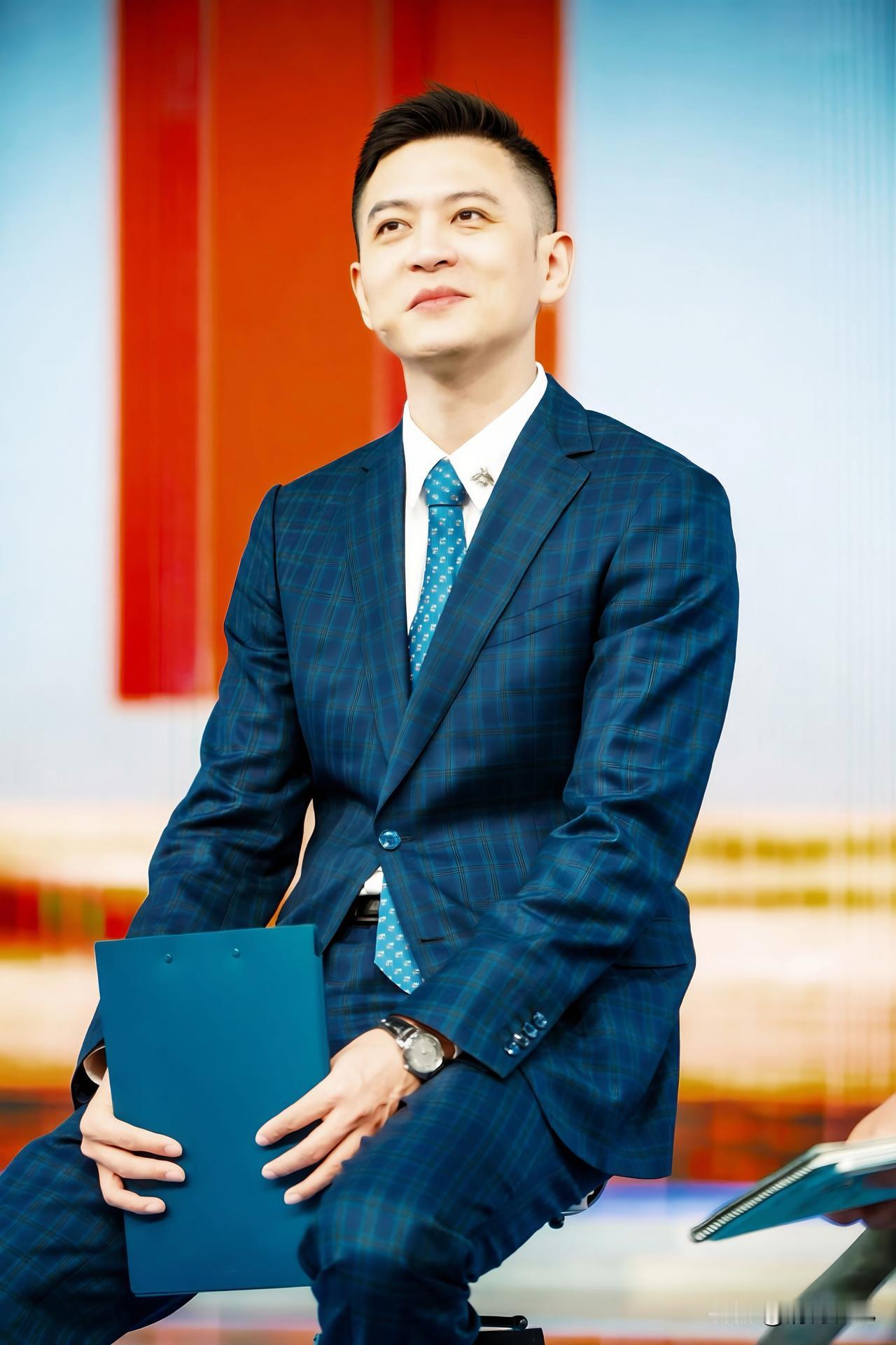 春日初藏，夏阳初长，一季有一季的风月，一日有一日的好景，衷心祝愿杨导，在解说的道