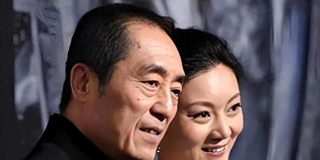 76岁张艺谋大概也没料到，自己打拼42年，最后替岳父岳母做了嫁衣