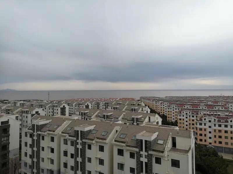 杭州一大姐100元参加“三天两晚旅游团”，最后在乳山买了一套总价34万的房。目前