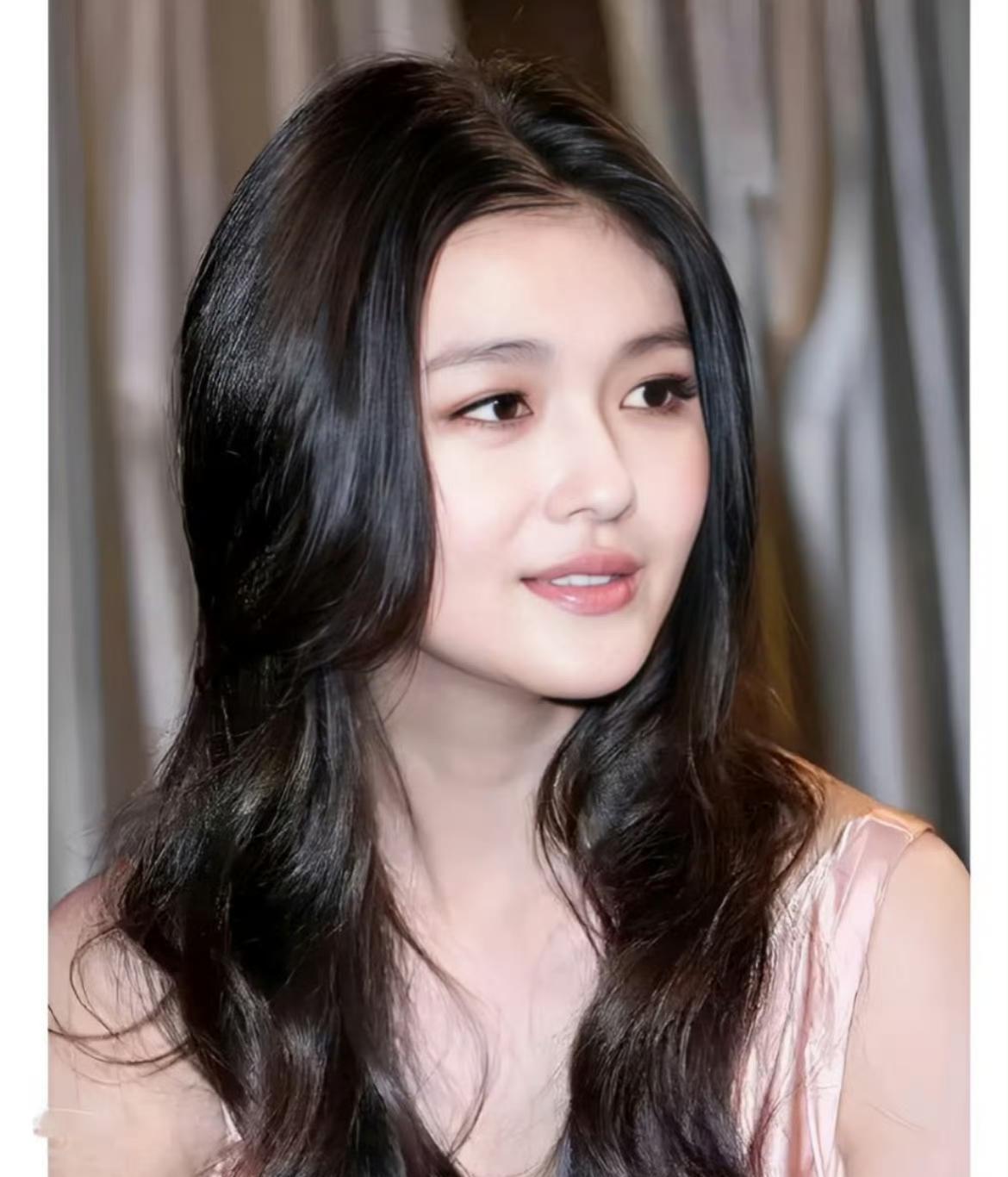 具俊晔给大S做的雕塑，简直是中年人“自我感动式”爱情的天花板，每一处细节都透露着