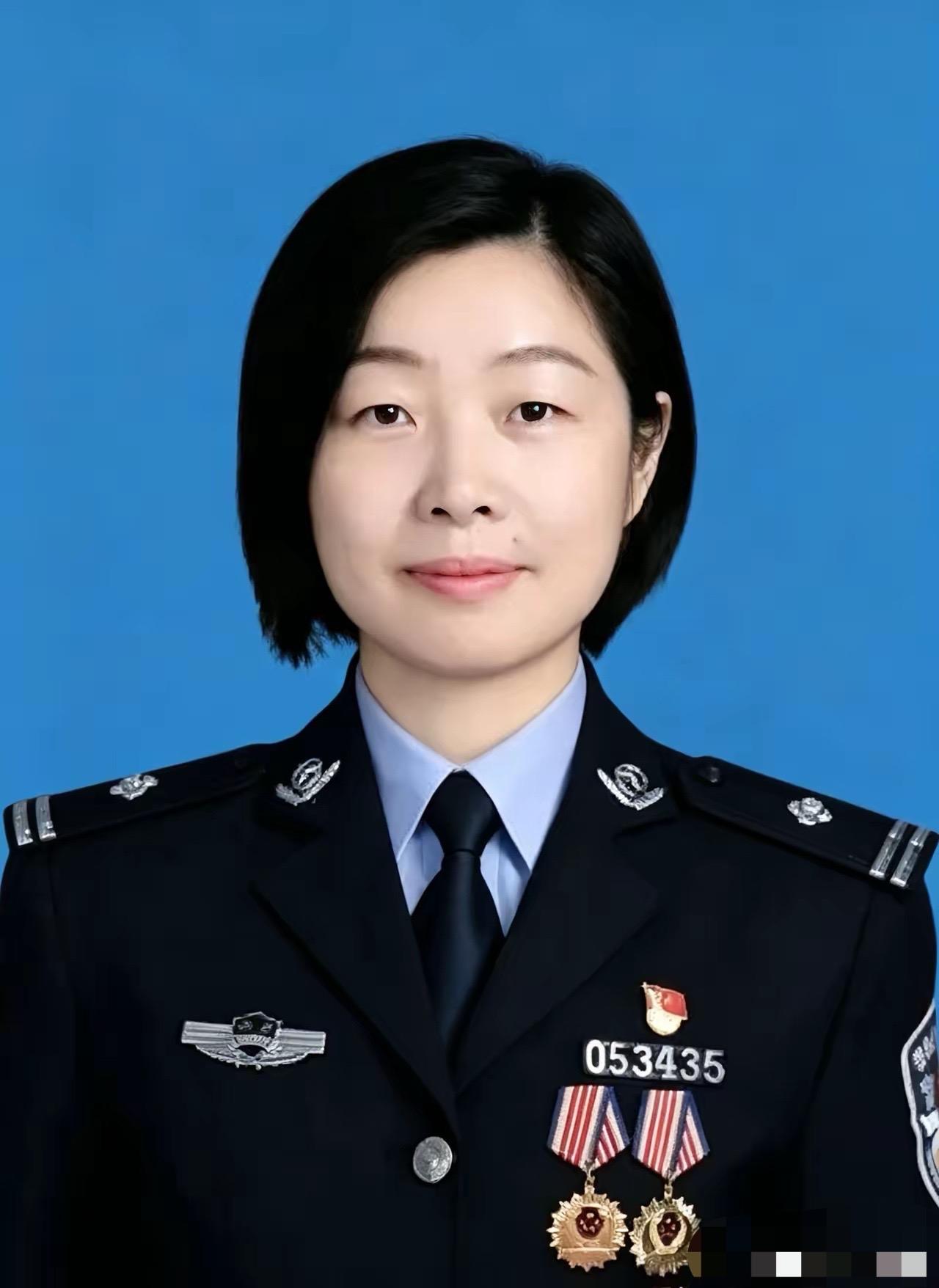 陈露，江苏常州人，就职于常州市公安局天宁分局刑事侦查大队。

常年坚守刑侦研判一