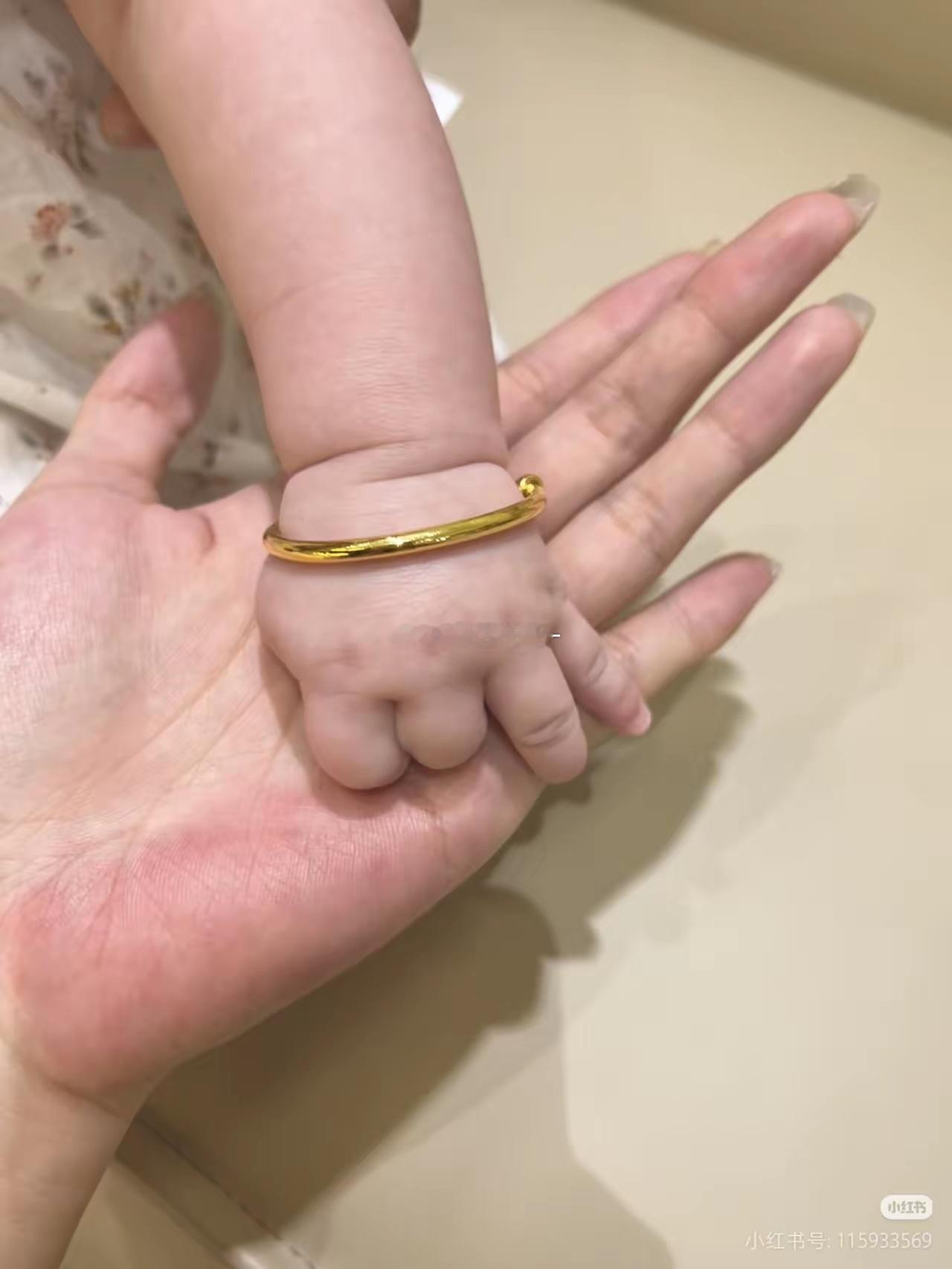 被金价狠狠上了一课！我儿子出生时，婆婆花一万多买了25克金镯，我还美滋滋觉得婆婆