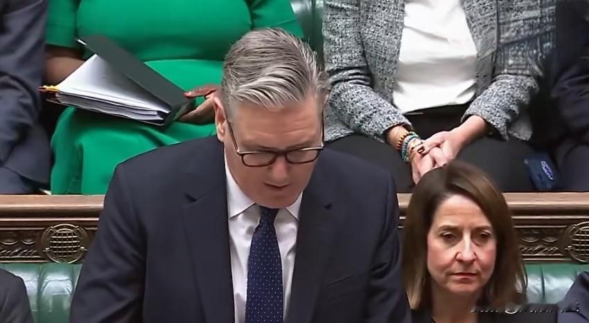 英首相斯塔默:“首先，我必须以最强烈的措辞谴责伊朗境内对抗议者骇人听闻的镇压与谋