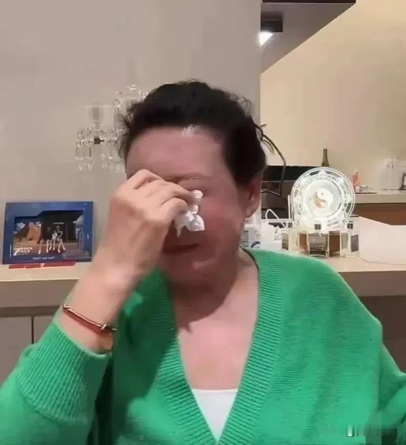 有个事很奇怪
战兰去看孙子孙女

不小心晒到了俩孩子

战兰自己也说
小玥儿长高