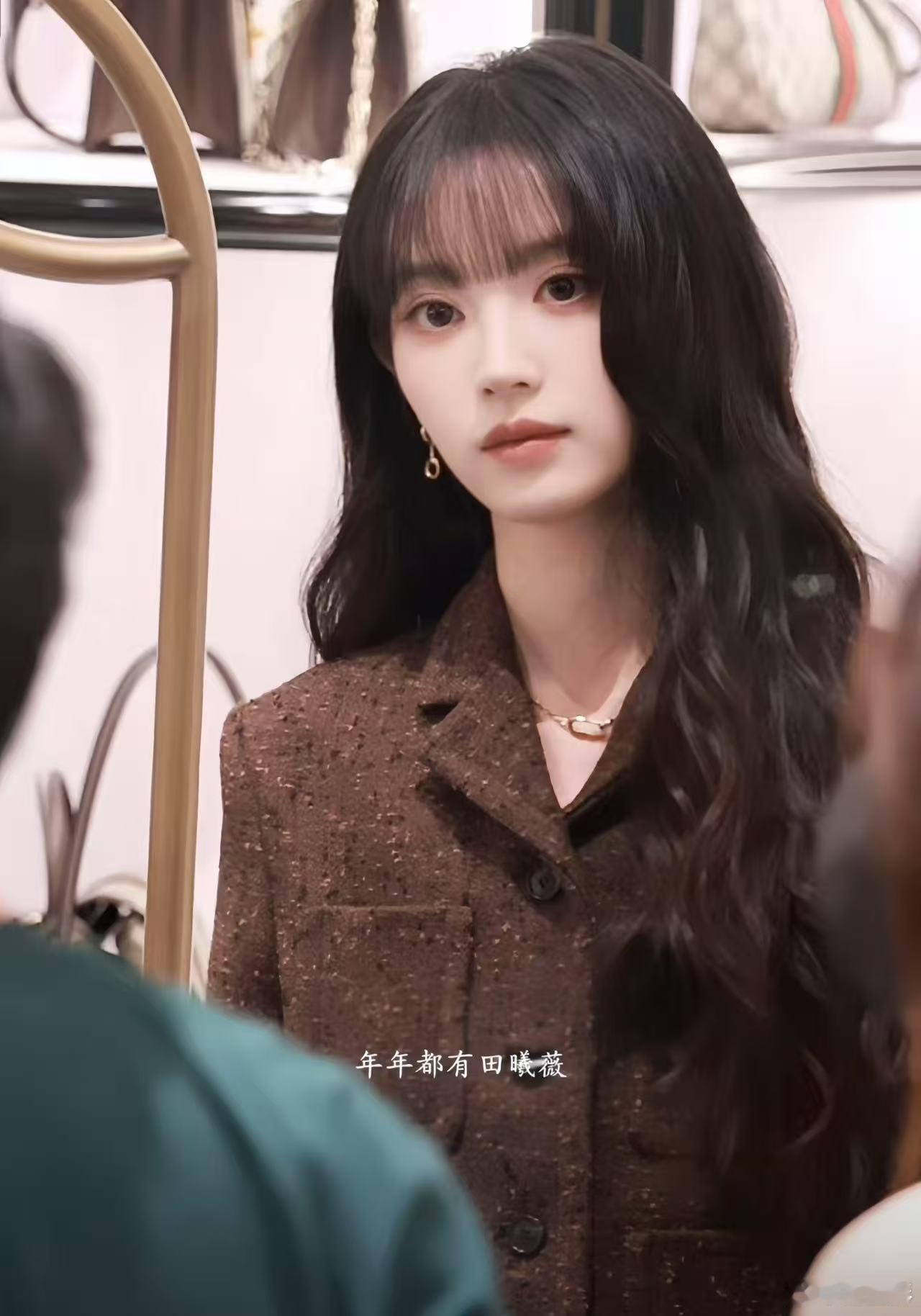 田曦薇名媛具象化   田曦薇冷脸猫公大人吧！绝对就是又美又飒了呀，这才是真正的名