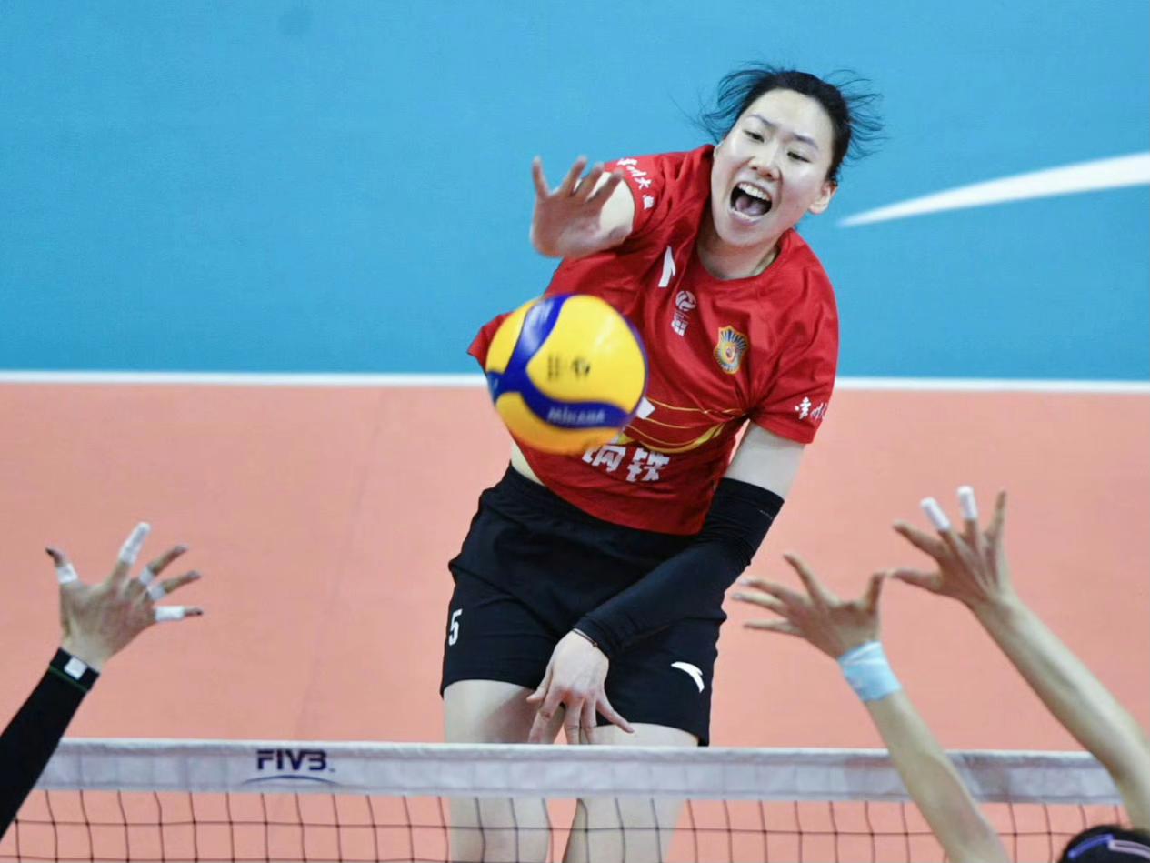 江苏女排逆转天津，得益接应周页彤的爆发，主攻不再是单打独斗！
女排联赛半决赛，江