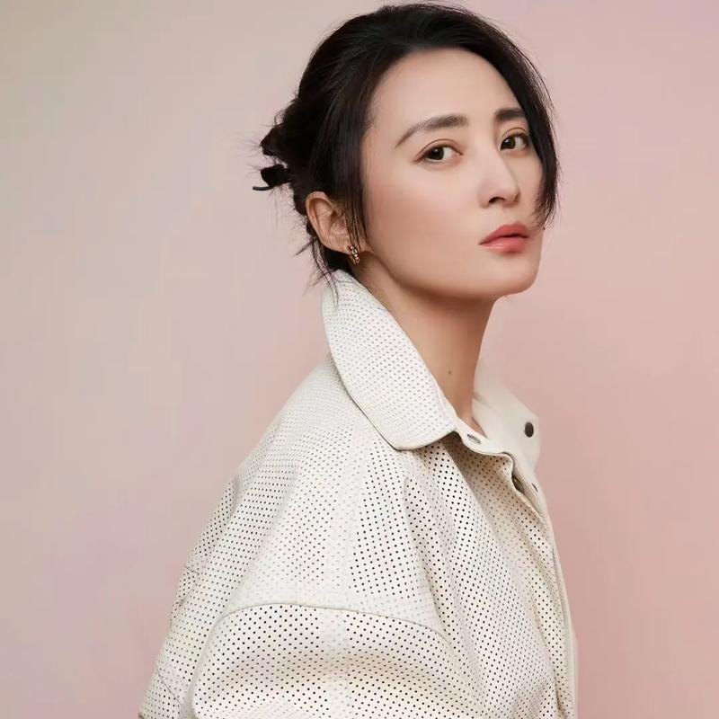 为什么所有的男人都觉得蒋勤勤比吴越漂亮呢？我觉得吴越才是真的美，她浑身散发着一股