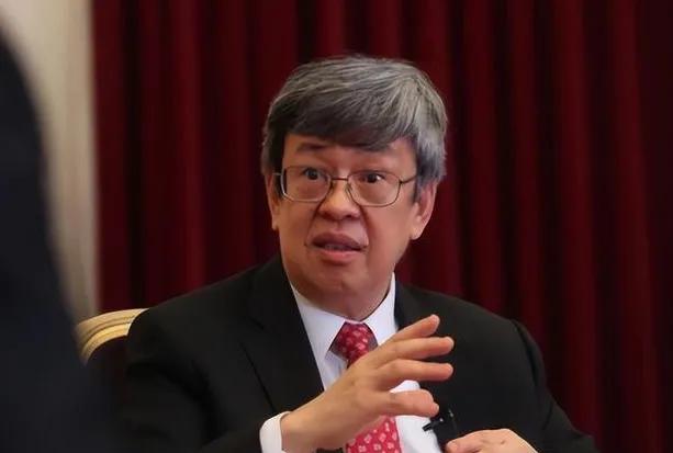 【民进党当局禁止使用TikToK，深绿人士叫嚣：任由抖音在岛内发展会“亡台”】
