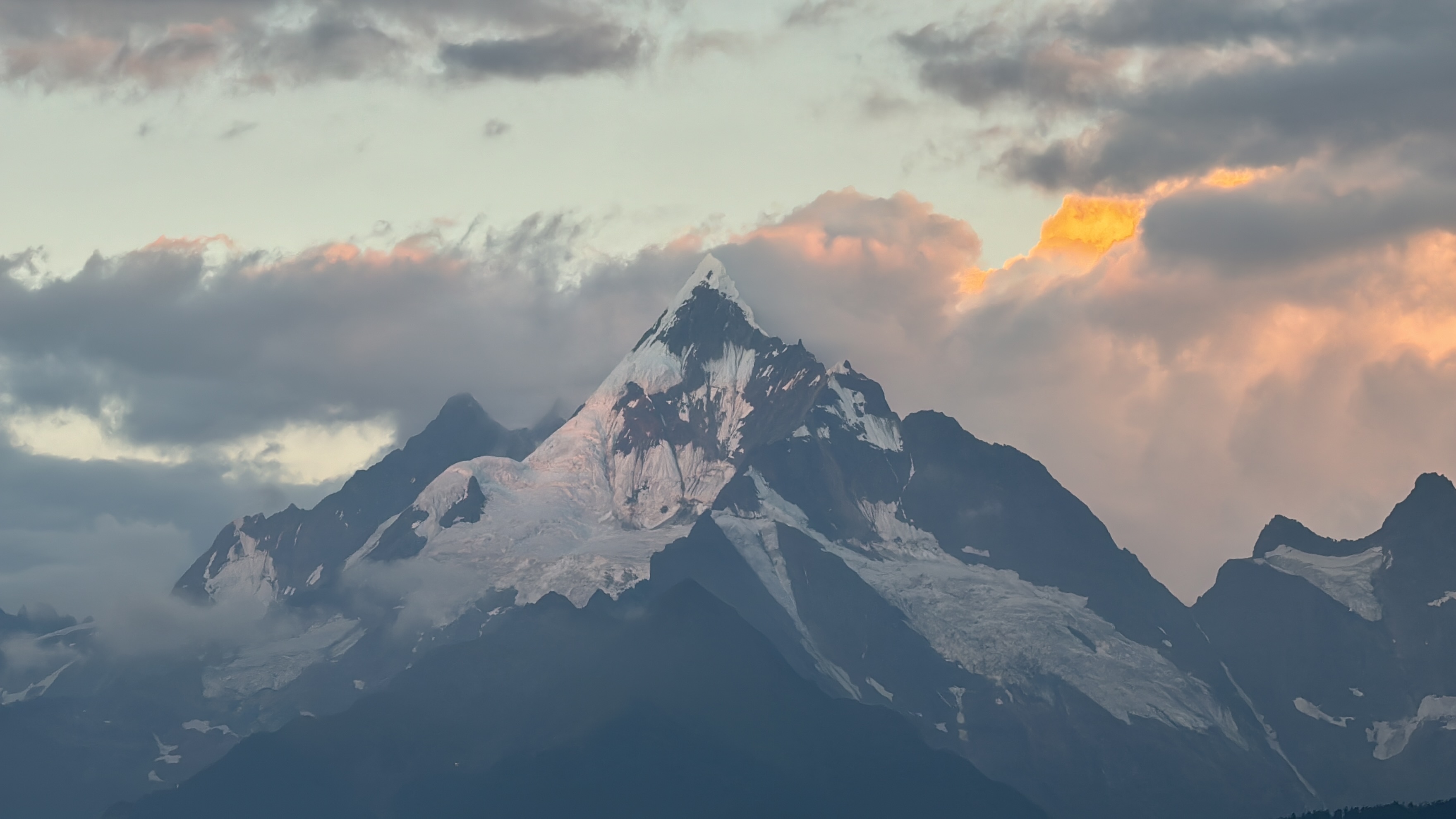 最近停更了一段时间，主要身体原因，不适合高强度的更新节奏，在GZH上我是没有断更