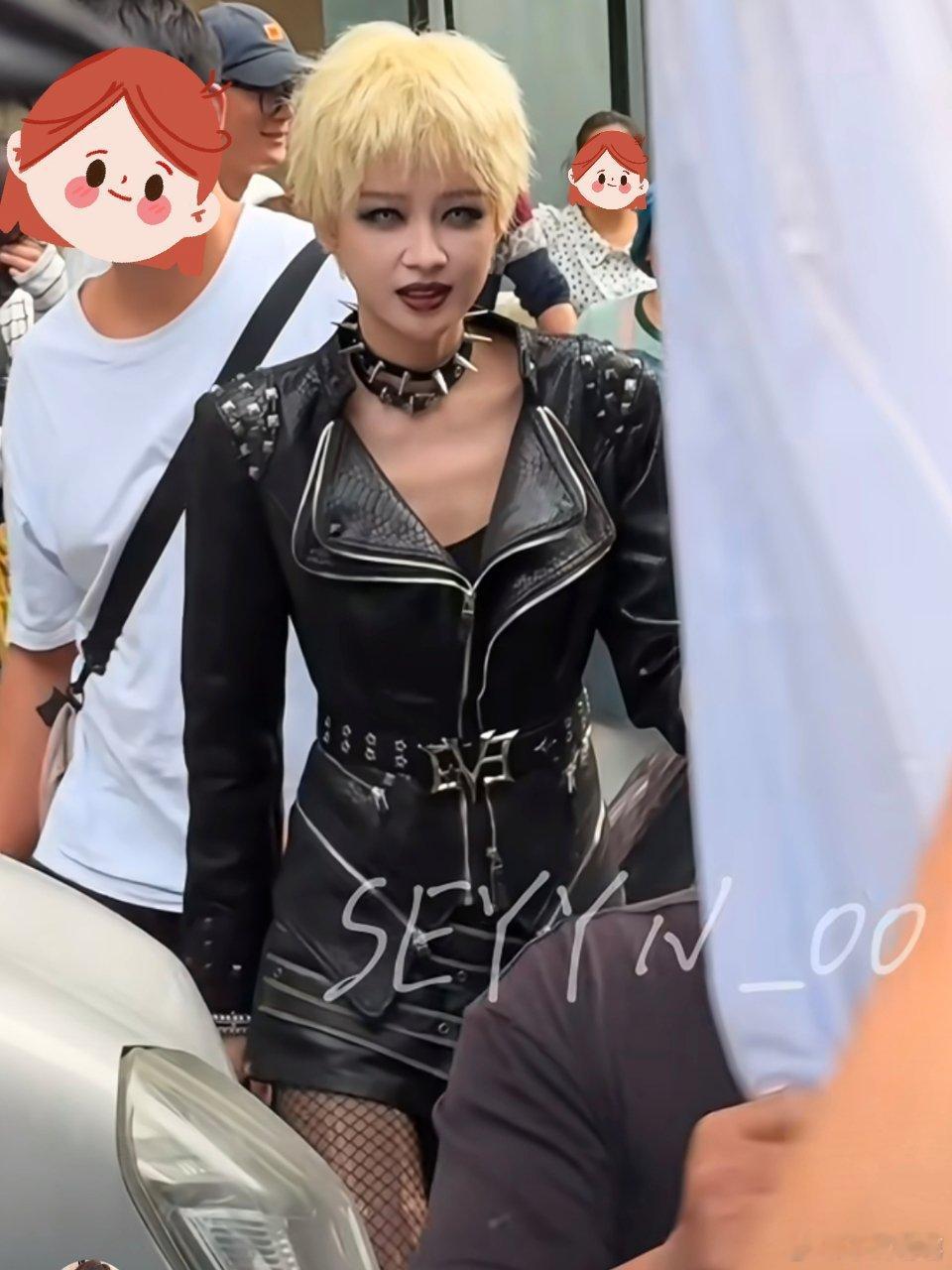 孙怡这是在cos黑魔仙小月吗，感觉下一秒就要念咒语了 