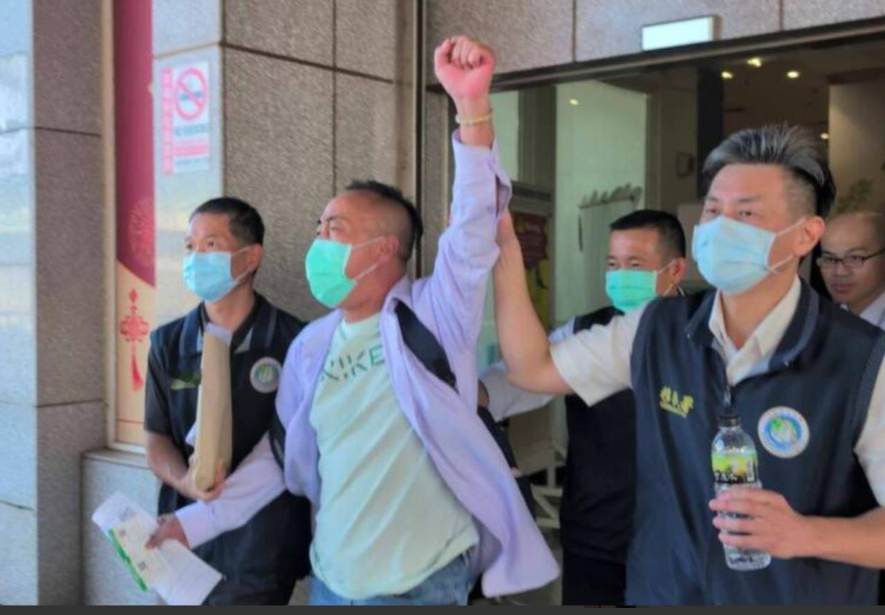 倒反天罡！大陆男子在金门高喊：统一台湾，被驱逐出去！

说白了，台湾当局也太嚣张