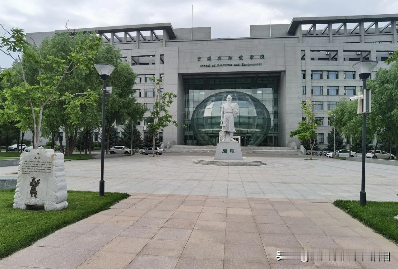 #大学生是不是社会上最有素质的人?#

“素质”一词涵盖广泛，包括道德修养、专业