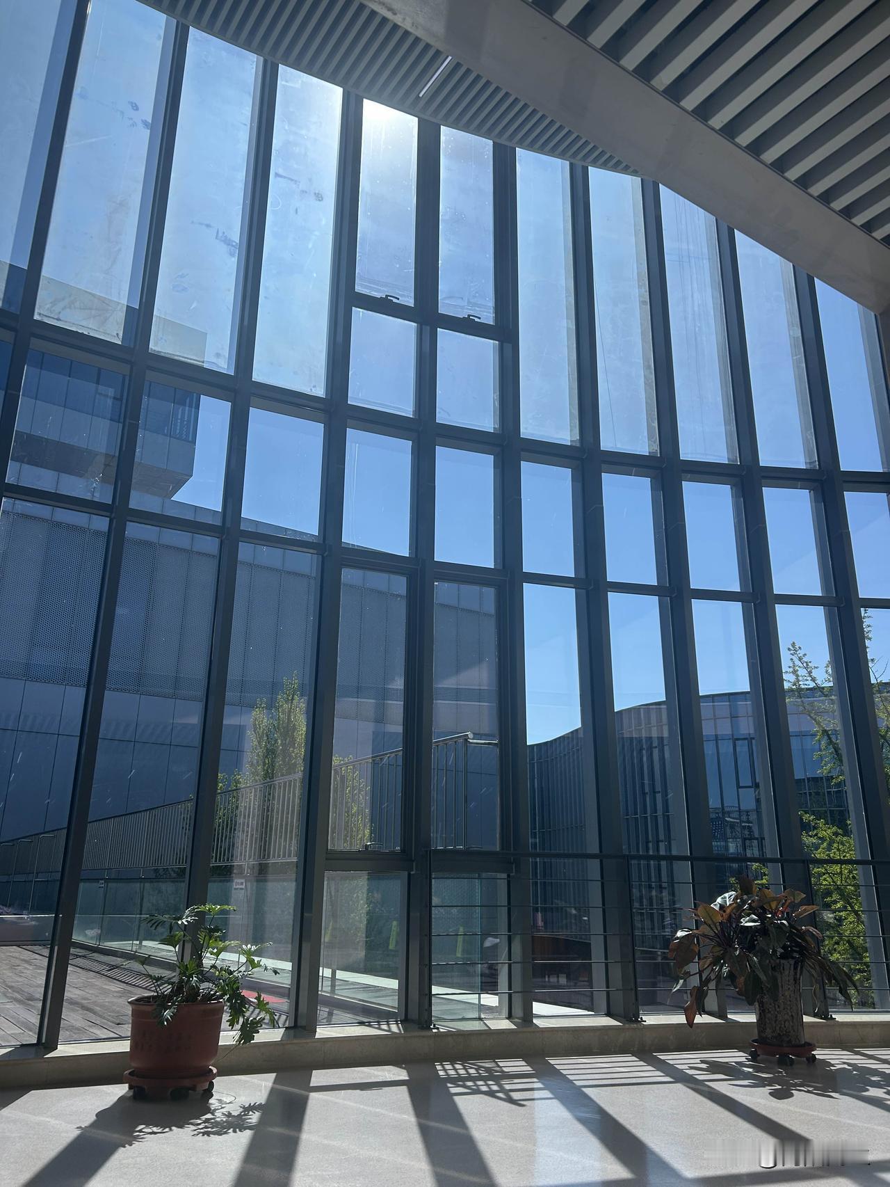 看到满屏都在说和尚，就想起一些事来。

有一年五一放假和前夫带孩子回他老家，见了